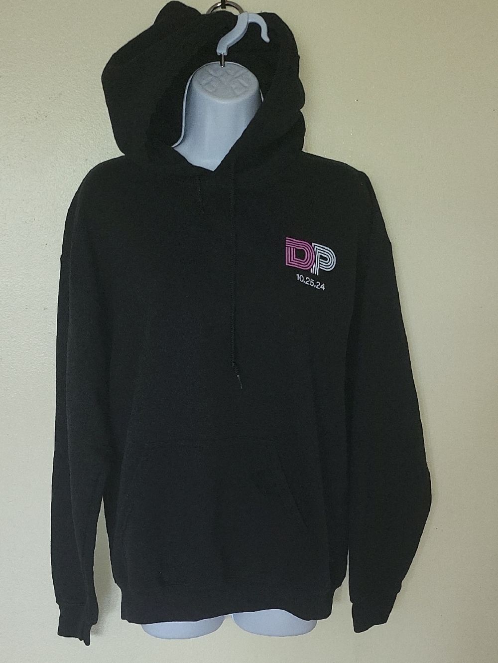 Gildan Black Heavy Blend Hoodie Tag Detail
